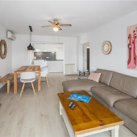 Apartment Dolce With Pool And Bbq Poreč