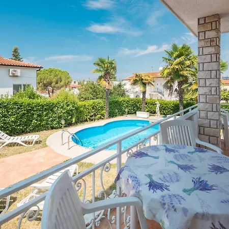 Dolce With Pool And Bbq Apartment Poreč