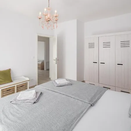 Dolce With Pool And Bbq Apartment Porec